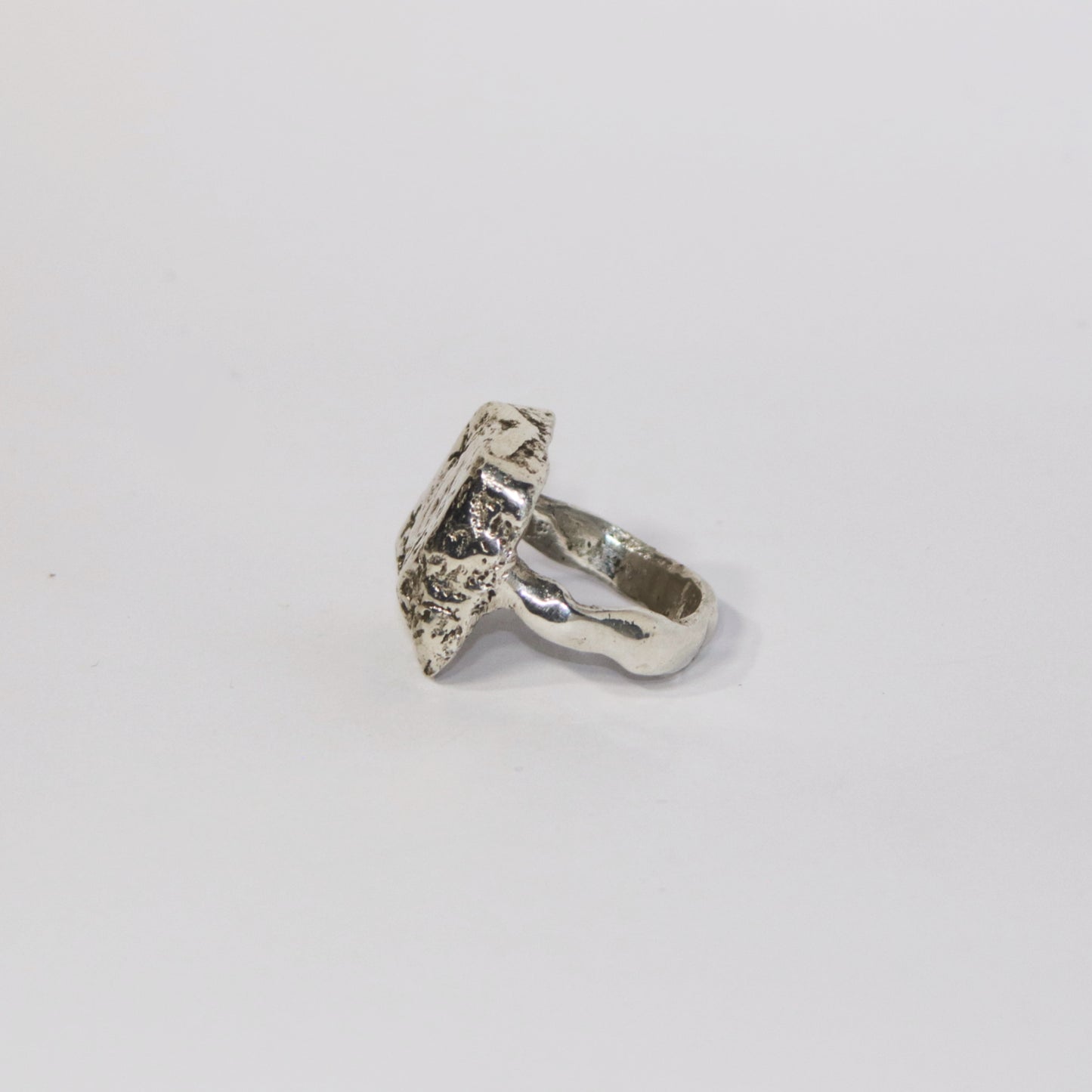 Tecla ring