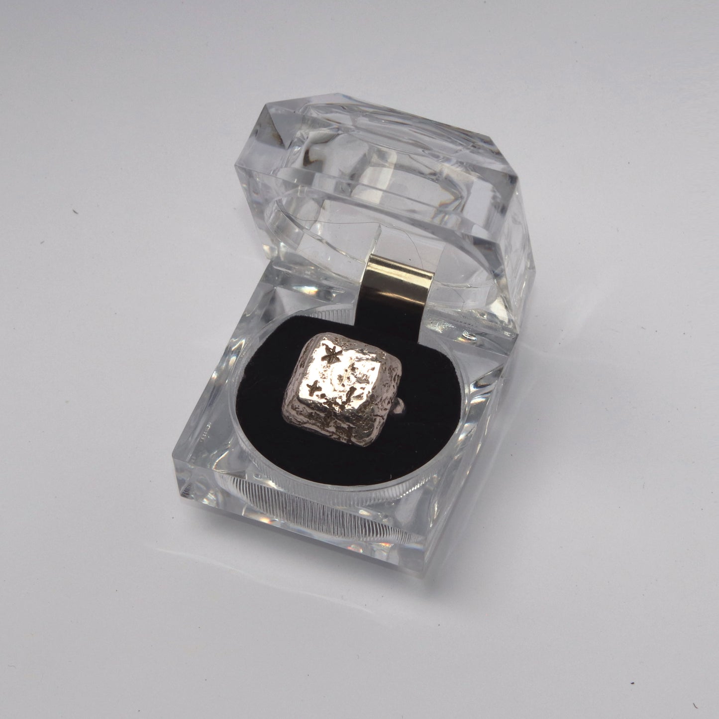 Tecla ring