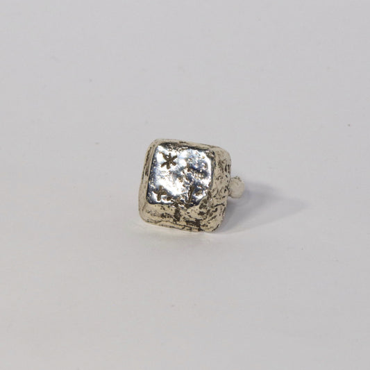 Tecla ring
